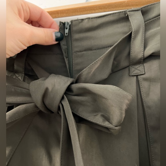 Club Monaco A-line belted skirt with pockets! Size 2 - Picture 3 of 6